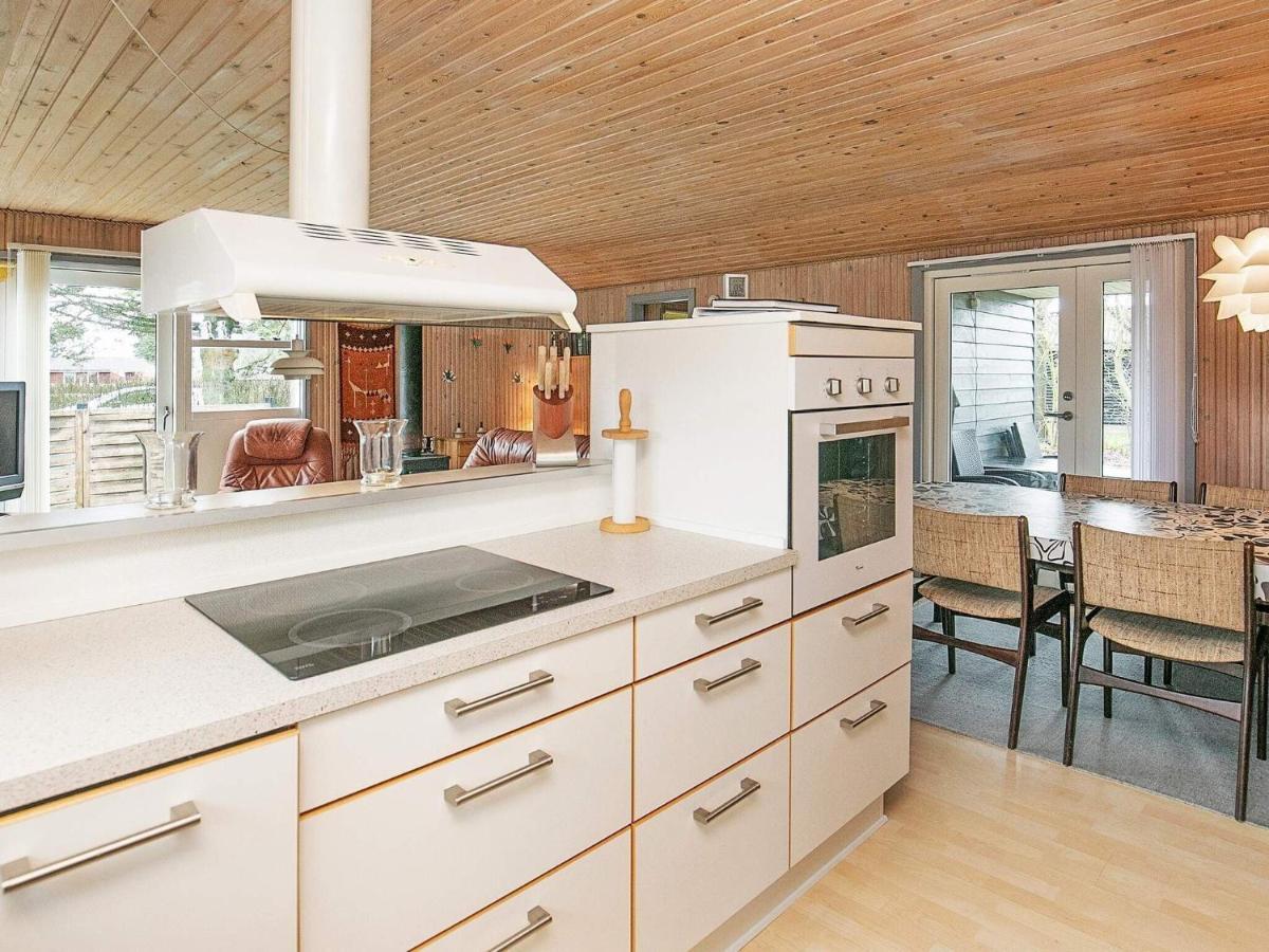 8 Person Holiday Home In Hesselager Esterno foto