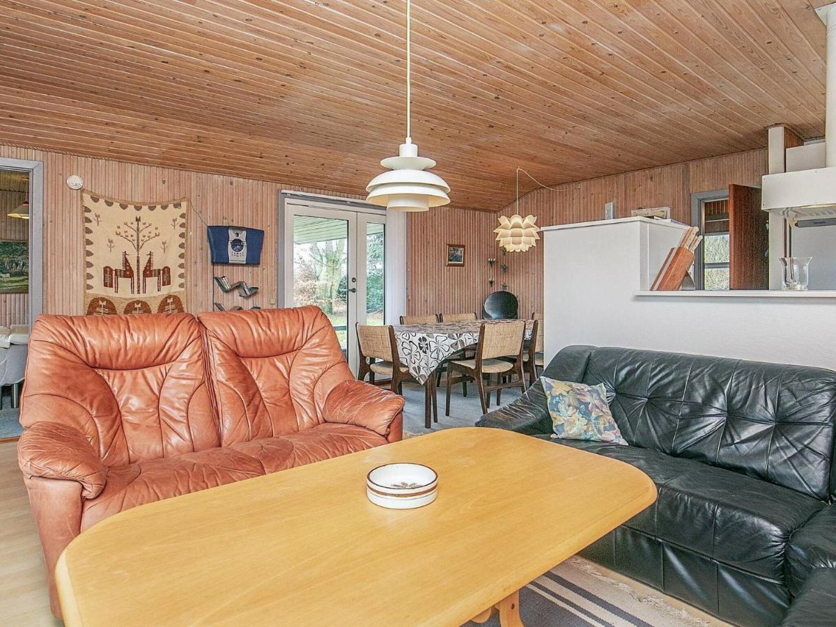 8 Person Holiday Home In Hesselager Esterno foto